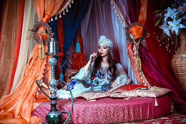 girl-and-hookah-1390802_640.jpg